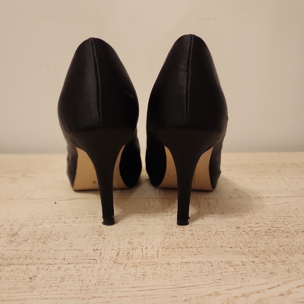 Le Chateau Womens Classic Black Satin Pumps Size 8 - Picture 3 of 5